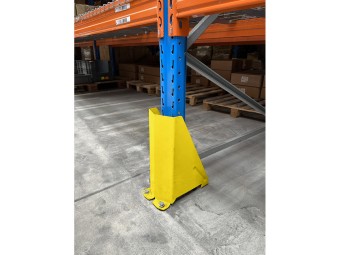Sabot protection pied échelle pour rack industriel