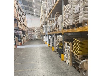 Sabot protection pied échelle pour rack industriel