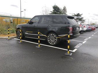 Poteau de balisage à monter en PVC avec base vide à lester