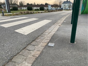 Plot solaire LED routier à fixer ou à coller