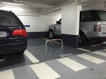 Arceau de parking rabattable avec pied en acier - STOPWHEEL