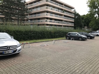 Arceau de parking rabattable avec pied en acier - STOPWHEEL