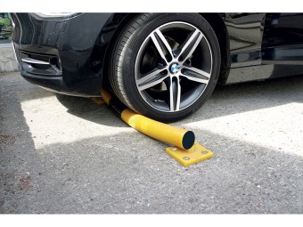 Butée de parking à mémoire de forme