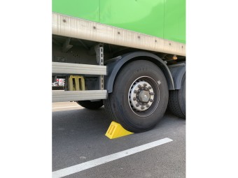 Cale roue pour poids lourds et camions