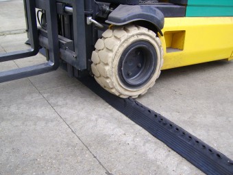 Passe-câble rigide ou souple pour chantier - WP