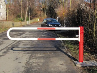 Barrière pivotante manuelle lisse ronde jusqu'à 3m WES 115
