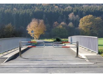 Barrière pivotante manuelle lisse ronde jusqu'à 3m WES 115