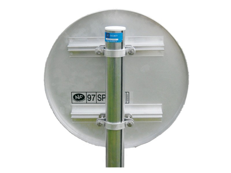 Kit de fixation pour panneau de signalisation sur support principal