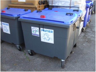 Serrure automatique à déverrouillage par gravite pour bacs SULO