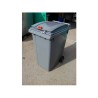 Serrure automatique à déverrouillage par gravite pour bacs SULO