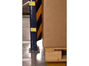 Cornière en caoutchouc de protection d'échelles et montants de rack