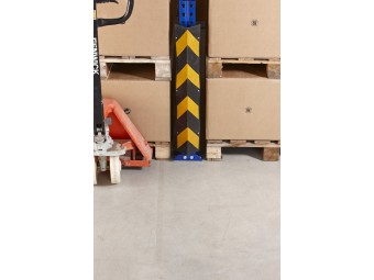 Cornière en caoutchouc de protection d'échelles et montants de rack