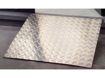 Grande rampe de seuil aluminium antidérapante