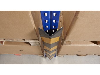 Cornière en caoutchouc de protection d'échelles et montants de rack