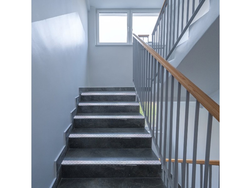 Lot de 5 nez de marche d'escalier en aluminium antidérapant Lot de 5 nez de marche d'escalier en aluminium antidérapant