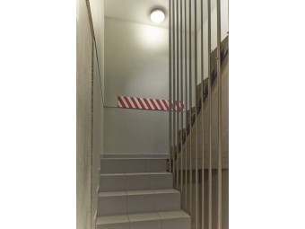 Mousse de protection murale grande longueur blanche et rouge
