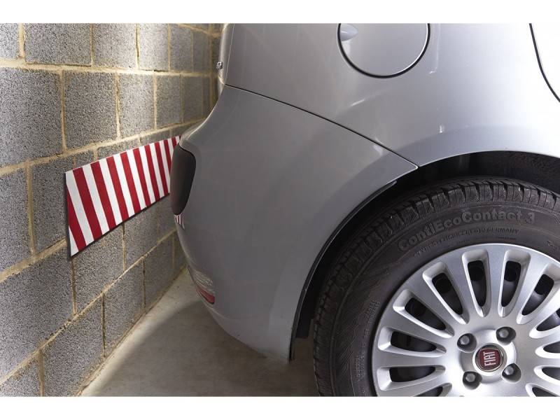 Mousse de protection murale grande longueur blanche et rouge Mousse de protection murale grande longueur blanche et rouge