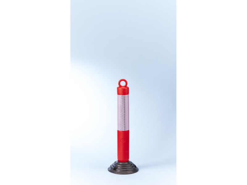 Poteau de signalisation sur base flexible avec anneau passe chaîne Poteau de signalisation sur base flexible avec anneau passe chaîne