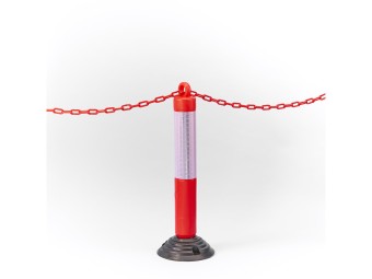 Poteau de signalisation sur base flexible avec anneau passe chaîne
