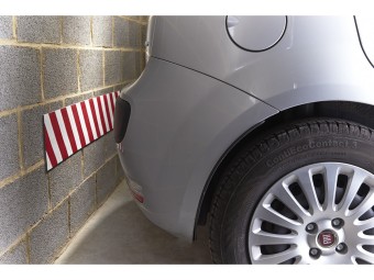 Mousse de protection murale grande longueur blanche et rouge