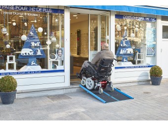 Rampe PMR pliable en aluminium avec carillon