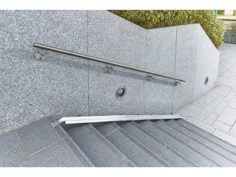 Rampe vélo pour escalier extensible