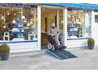 Rampe PMR pliable en aluminium avec carillon