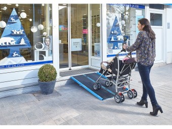 Rampe PMR pliable en aluminium avec carillon