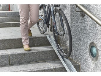 Rampe vélo pour escalier extensible