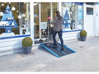 Rampe PMR pliable en aluminium avec carillon