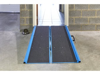 Rampe PMR pliable en aluminium avec carillon