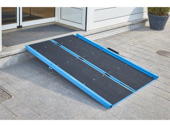 Rampe PMR pliable en aluminium avec carillon