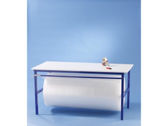 Table de découpe et emballage avec dérouleur de film à bulles