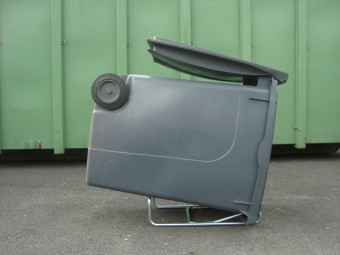 Support pour l'entretien des conteneurs poubelle
