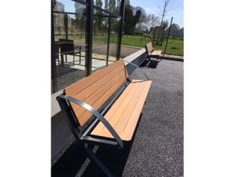Banc public Bergerac stratifié compact avec accoudoir