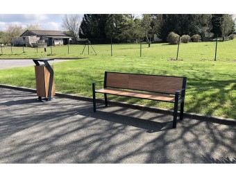 Banc public Square stratifié compact avec accoudoir