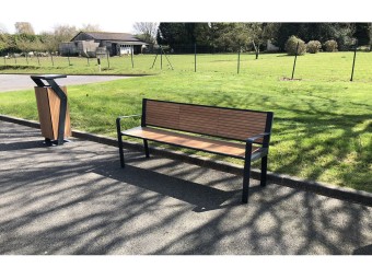 Banc public Square stratifié compact avec accoudoir