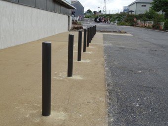 Borne anti belier acier peint