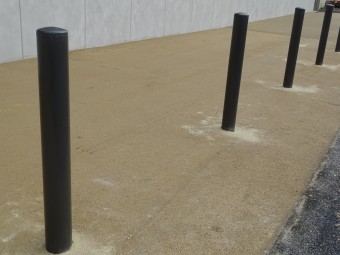 Borne anti belier acier peint