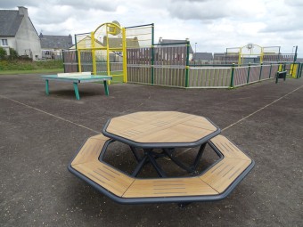 Table pique nique octogonale Horizon stratifié compact