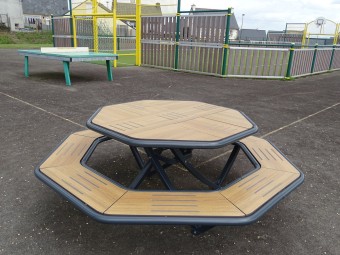 Table pique nique octogonale Horizon stratifié compact