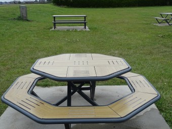 Table pique nique octogonale Horizon stratifié compact