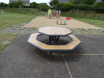 Table pique nique octogonale Horizon stratifié compact