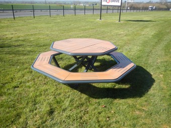 Table pique nique octogonale Horizon stratifié compact