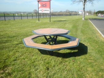 Table pique nique octogonale Horizon stratifié compact