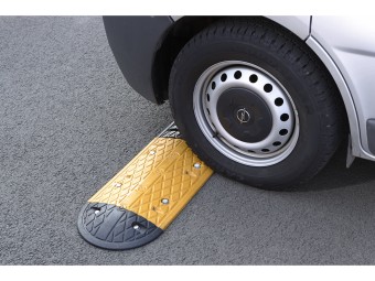 Ralentisseur type dos d'âne - H : 50 mm vitesse de passage 10-15 km/h