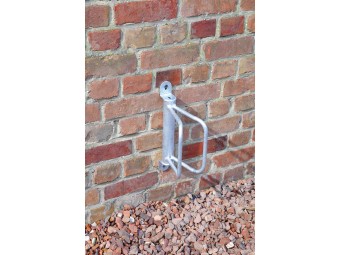 Râtelier 1 vélo mural bloque roue à 45° ou 90°