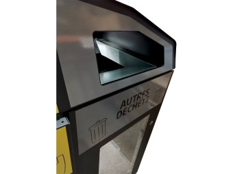 Point de tri 3 flux Vipirate avec 3 supports de sacs - 3 x 110L Triro