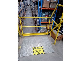 Marquage au sol adhésif exterieur - RISQUE DE CHUTE