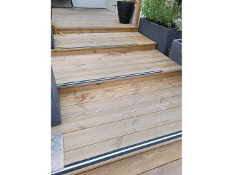 Ruban adhésif de signalisation antidérapant